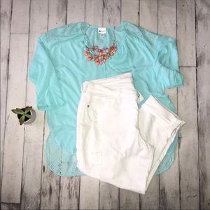 White Old Navy boyfriend jeans